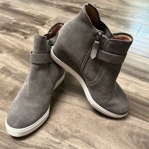 ✴️LAST CALL!!!📣Linea Paolo Wedge Sneakers Bootie